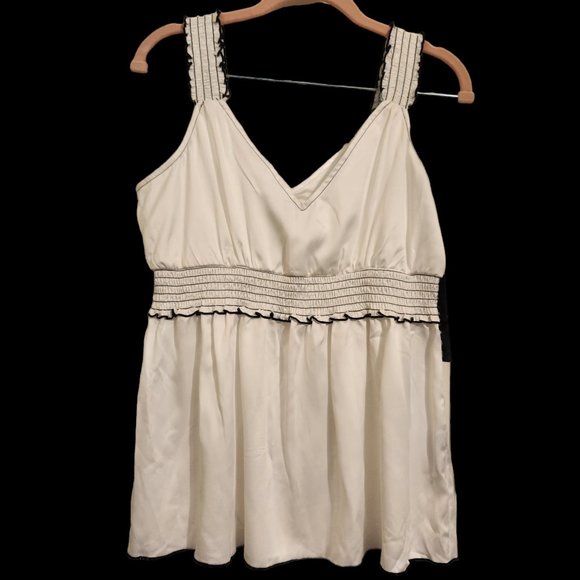 NWT Rampage Flowy Sleeveless White V Neck Blouse Size L - Picture 2 of 6